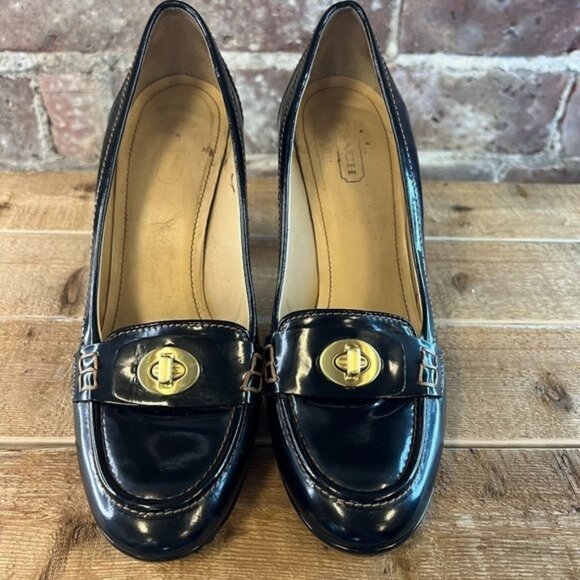 COACH Black Leather Signature Gold Turnlock Buckle DANNA Heel Pumps Size 9.5 - Picture 1 of 12